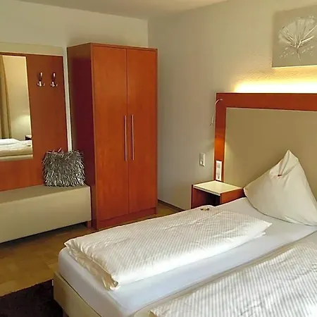 Haus Mechthild Sindelfingen-maichingen Self Check-in Отель Зиндельфинген