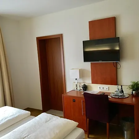 Отель Haus Mechthild Sindelfingen-maichingen Self Check-in 3*