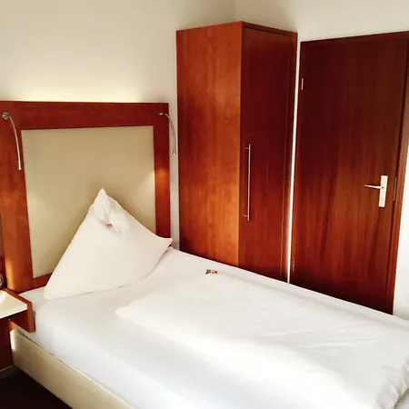 Haus Mechthild Sindelfingen-maichingen Self Check-in Отель