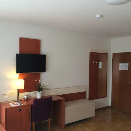 Haus Mechthild Sindelfingen-maichingen Self Check-in Отель Зиндельфинген